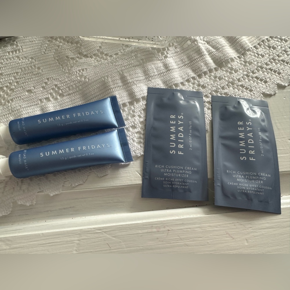 Summer Fridays Jet Lag Mask in Navy Blue